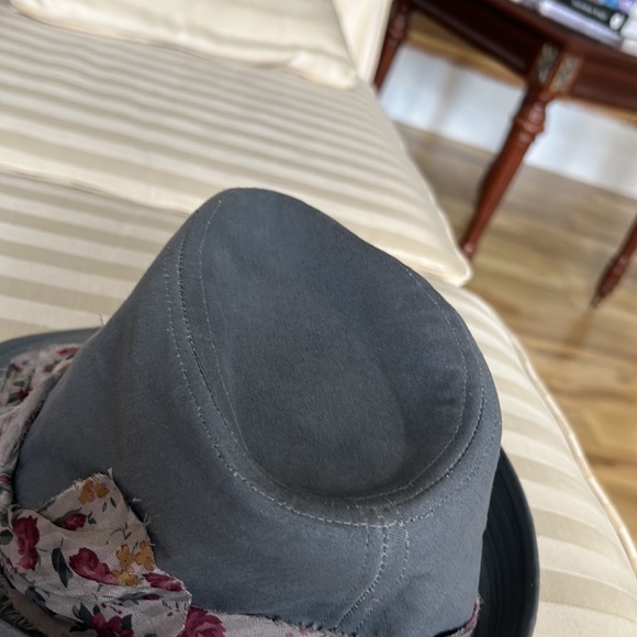 Hat - Picture 3 of 4